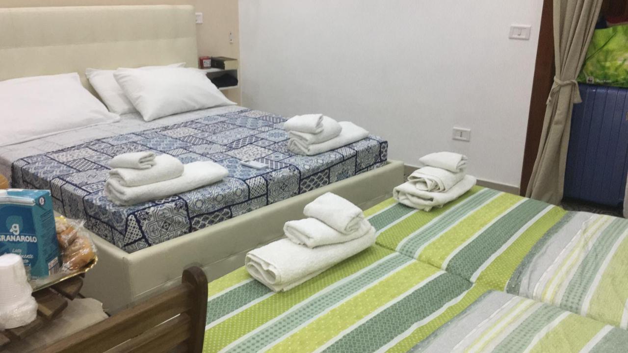 Decumani Prestige Bed and Breakfast Napels Buitenkant foto